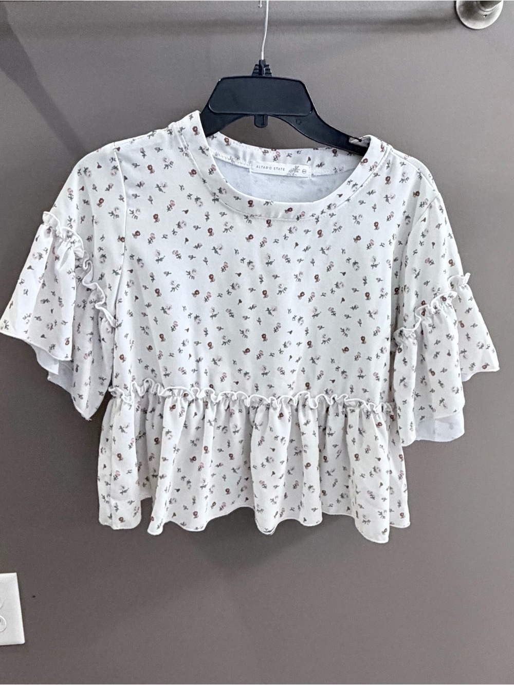 Altar'd State Cream Floral Ruffle Crop Top